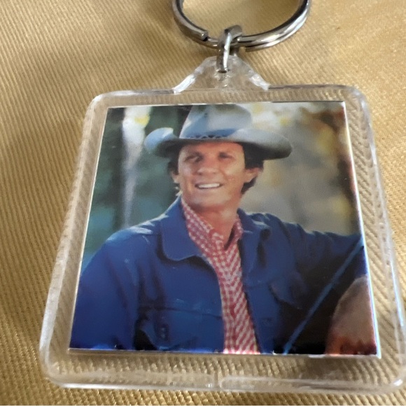 Vintage Mel Tillis Ozark Theater Branson Missouri Keychain - Picture 2 of 8